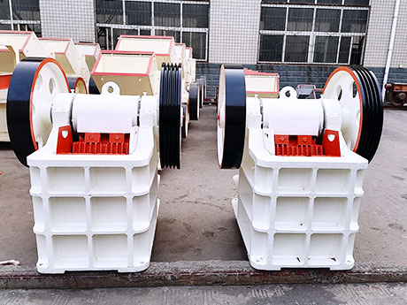 礦石粉碎機(jī)多少錢一臺(tái)(時(shí)產(chǎn)50噸內(nèi))